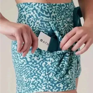 Athleta Balance 4" Shortie mini SHORTS NWT thumbnail 3