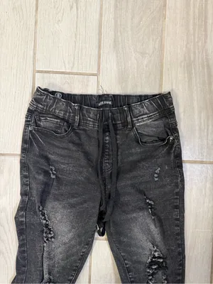 High-Rise Distressed Skinny Jeans in Washed Black thumbnail 4