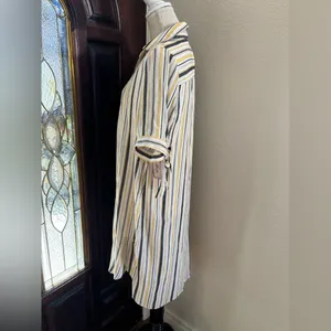 Chic Striped Button thumbnail 3