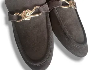 Tahari Trinity Loafers Flats Shoes Womens 8.5 Brown Suede Gold Knot Bit-NWOB thumbnail 3