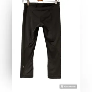 Lululemon Inspire Crop II *Luxtreme in Black size 8 thumbnail 4