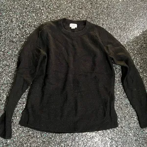 Old Navy Women’s Medium Black Sweater thumbnail 1