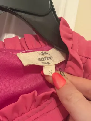 Cute pink dress from boutique thumbnail 3