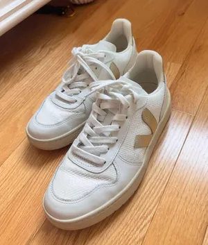 VEJA Gold Sneakers thumbnail 1