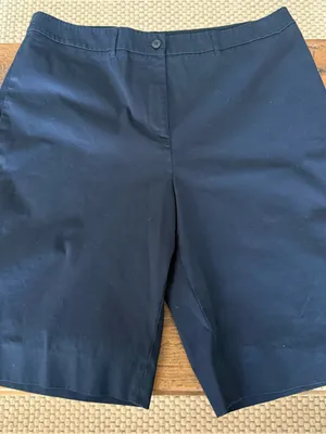 Jones New York Navy Blue Bermuda Chino Shorts 10" Inseam Size 14 thumbnail 1