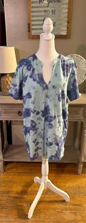 Victoria’s Secret PINK Tie Dye Tunic Graphic Tee thumbnail 1