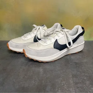 Nike Waffle Debut Women's White Retro Style Sneakers Size 11 thumbnail 4