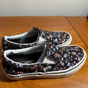 Vans Classic Slip On Black Floral Canvas Sneaker Shoe Skate Casual‎ Girly W6.5 thumbnail 3