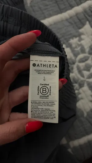 Athleta high-rise weekender shorts  thumbnail 5
