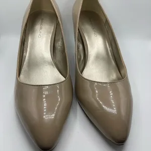 Bandolino nude mid heel pump size 9 thumbnail 2