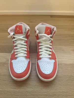 Women’s Air Jordan 1 Berries and Cream thumbnail 4