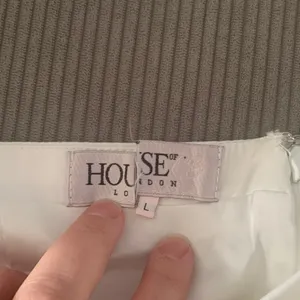 House of London CB size large j adore White Dress mini long sleeve puff statemen thumbnail 4