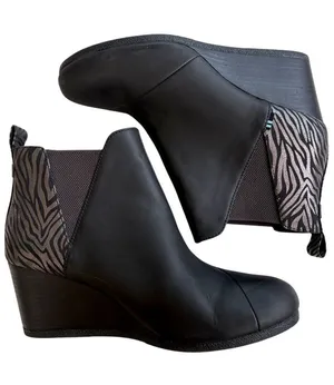 EUC Toms Leather Kelsey Zebra Wedge Boots Black Silver Size 9.5 thumbnail 1