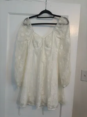 Lulu’s white lace dress  thumbnail 3