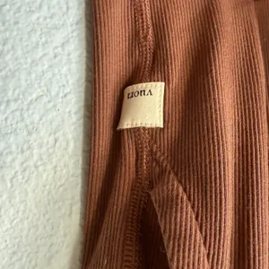 Vuori Pose Mudra Jumpsuit in Hazelnut Size Small thumbnail 8