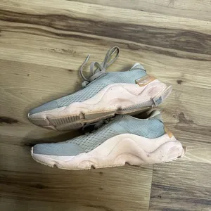 Sorel gray and pink lace up 10 athletic sporty shoes thumbnail 3