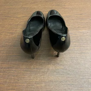 Tory Burch Patent‎ Leather Pumps thumbnail 3