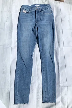 Good American NEW Skinny Jeans Raw Hem Blue Denim Size 6 / 28 Waist thumbnail 1