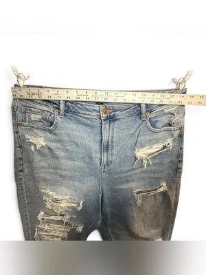 American Eagle Mom Jean Size 16 Regular High Rise Distressed Ripped Light Wash thumbnail 8
