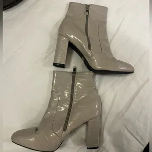 Grey Crocodile-Embossed heeled Ankle Boots size 9! Like new thumbnail 8