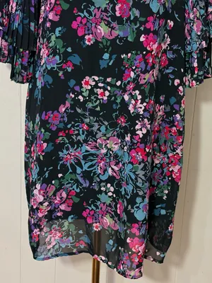 Neiman Marcus Floral Chiffon Pleated Bell Sleeve Shift Dress Size 8 thumbnail 3