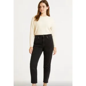 ✨WE THE FREE High Rise Mom Sz 24 Jeans✨ thumbnail 2