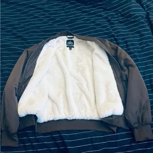 Alo Yoga Bomber Jacket - Faux Fur Urbanite thumbnail 4