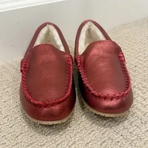 NEW CLARKS Faux‎ Fur Moccasin Slippers size 9 Metallic Red thumbnail 2