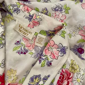 Vintage VICTORIA'S SECRET Gold Label Floral Jacquard Satin Robe Pockets‎ Small thumbnail 9