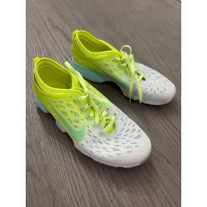 Nike Zoom Fit Agility Training Shoes Women’s Size 8.5 | Yellow | 684984-702 thumbnail 5