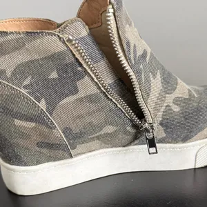 Soda Beige and Blue‎ Striped Wedge Sneaker Bootie Sz 6.5 thumbnail 6