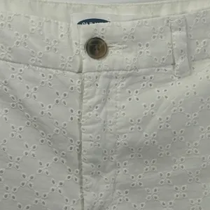 Old Navy Everyday Short Womens 8 White‎ Eyelet Floral Mid-Rise Cotton Shorts thumbnail 8