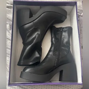 Madden Girl Black Women's Platform Boots thumbnail 1