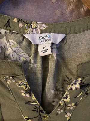 croft & barrow Olive Green V-Neck Floral Sleeveless Top Women’s Size M thumbnail 5