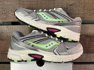 Saucony running shoe. Unisex style  thumbnail 1