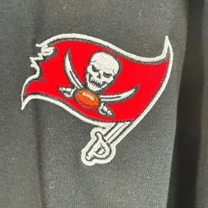 NFL Team Apparel Tampa Bay Buccaneers Black Lightweight Hoodie women sz L thumbnail 2
