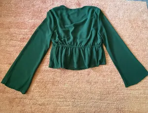 Francesca’s Mi Ami Green Peplum Blouse Size M Deep V Neck Long Sleeve thumbnail 10