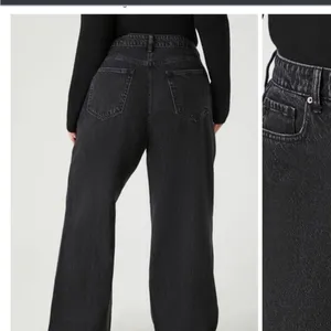 Forever 21 🏷️🏷️Women 33 Black wash, high rise, wide leg denim jeans thumbnail 2