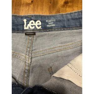 Lee Women Relaxed Fit High Rise Cut Off Blue Denim Shorts 6 M thumbnail 4