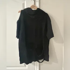 NWT Distressed Short sleeve hoodie Size Medium thumbnail 7