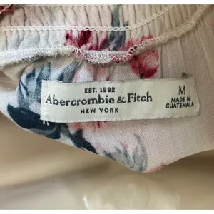 Abercrombie & Finch Ivory floral off shoulder rayon bell sleeve romper Size M thumbnail 7