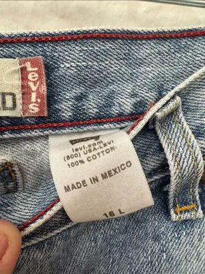 Levis Vintage 2005 Women's 550 Relaxed Tapered Light Blue Denim Jeans 16L thumbnail 3