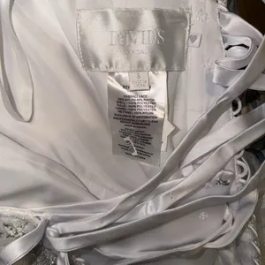 Beautiful David’s Bridal Lace Wedding Gown thumbnail 9