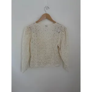 Wilfred Aritzia White Cotton Eyelet Cardigan V-Neck Puff‎ Sleeve Top Size M thumbnail 4