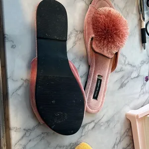 Cozy Pink Pom-Pom Slippers B04 thumbnail 3