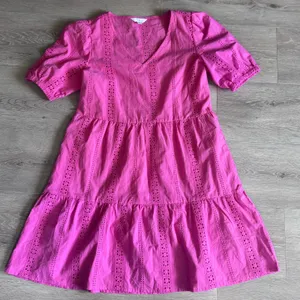 Time and Tru Pink Eyelet Tiered Babydoll Mini Dress Womens Small 4-6 Puff Sleeve thumbnail 1