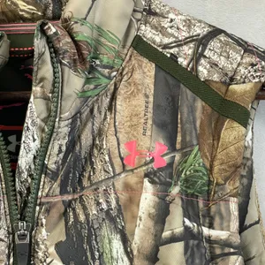 Under Armour Women Realtree Camo Puffer Vest Size M Outdoor Utility Nature Woods thumbnail 4