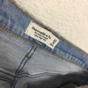 Abercrombie & Fitch Ultra High Rise Ankle Straight Distressed Jeans Size 27/4 thumbnail 6
