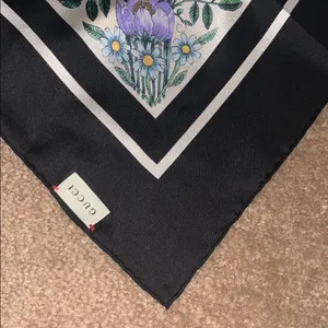 NWT Gucci Silk Scarf with Floral Print thumbnail 7