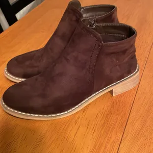 Perfect for fall Seven7 Seven Cisco Kid Brown Suede Bootie Ankle BOOTS thumbnail 3